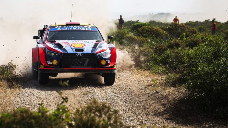 Motori: Thierry Neuville vince la prima giornata del Rally Italia Sardegna